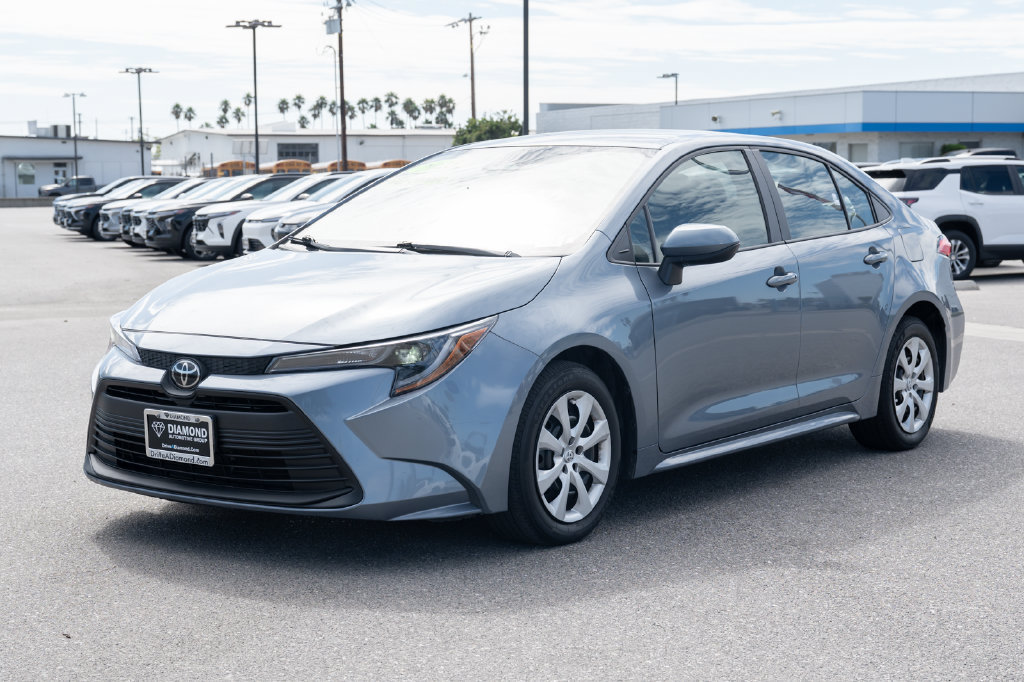 Used 2025 Toyota Corolla LE FWD image 8