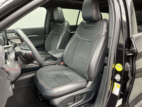 Used 2025 Ford Explorer ST AWD/4WD image 12