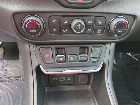 Used 2020 GMC Terrain SLE w/ Driver Convenience Package FWD image 22