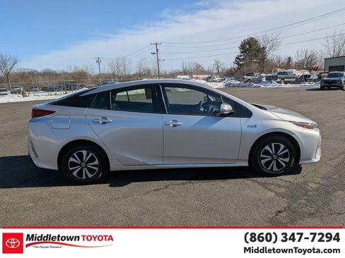 Used 2017 Toyota Prius Prime Premium image 2