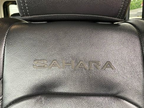 Used 2020 Jeep Wrangler Unlimited Sahara w/ Dual Top Group AWD/4WD image 13