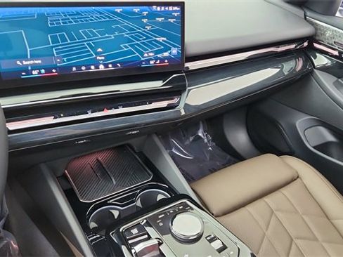 Used 2024 BMW 530i xDrive 530i xDrive w/ Premium Package image 44