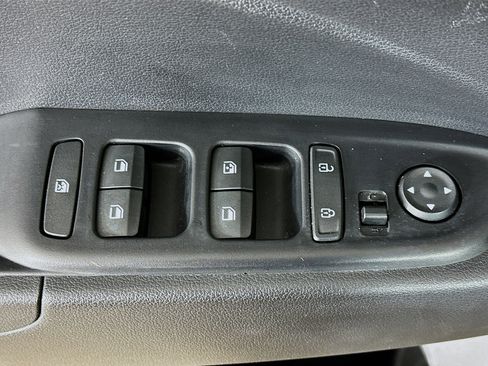 Used 2025 Hyundai Venue SEL image 15