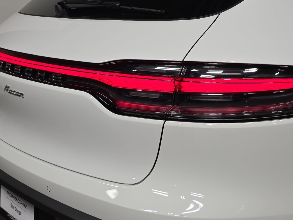 Certified 2026 Porsche Macan AWD/4WD image 30