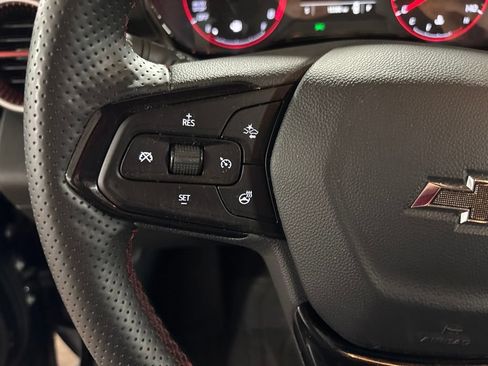 Used 2025 Chevrolet Trax RS FWD image 15