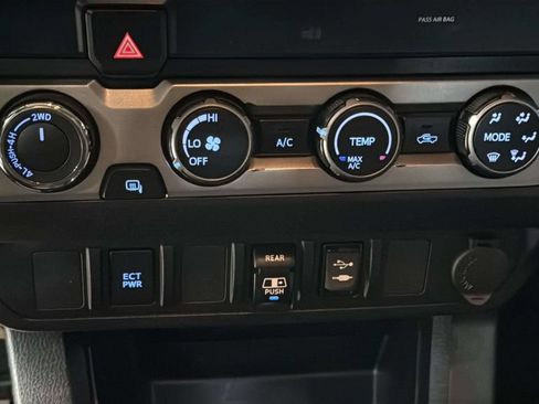 Used 2019 Toyota Tacoma SR5 AWD/4WD image 24