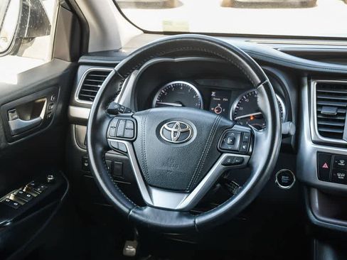 Used 2019 Toyota Highlander Limited AWD/4WD image 12