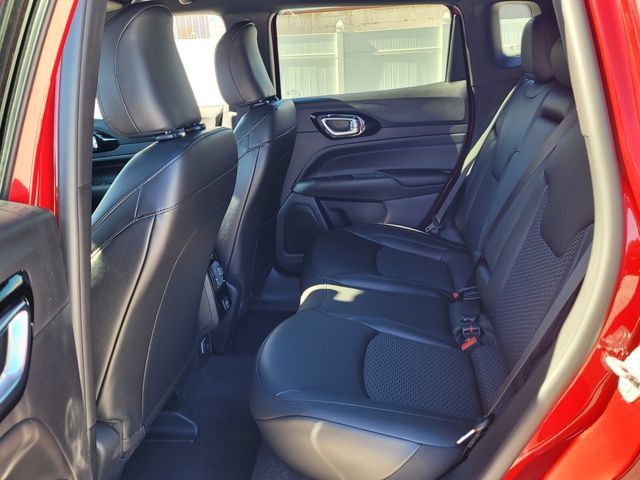 Used 2026 Jeep Compass Latitude AWD/4WD image 11