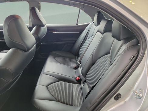 Used 2024 Toyota Camry SE image 10