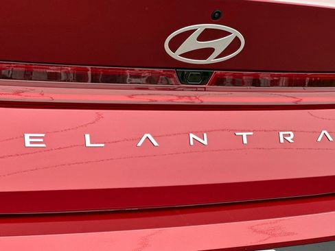 Used 2025 Hyundai Elantra SEL image 24