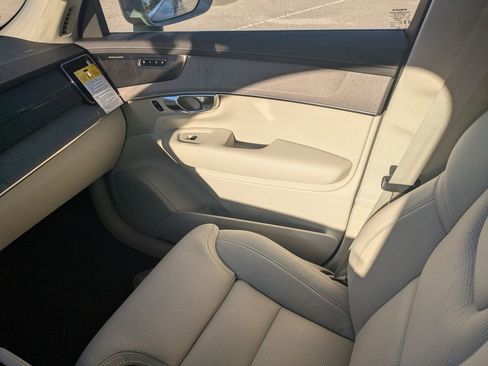 New 2026 Volvo XC90 B6 Ultra w/ Protection Package image 24