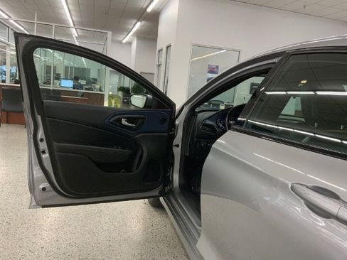 Used 2016 Chrysler 200 S image 25