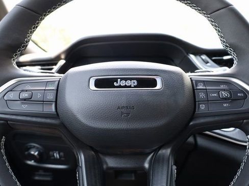 New 2025 Jeep Grand Cherokee Laredo image 14