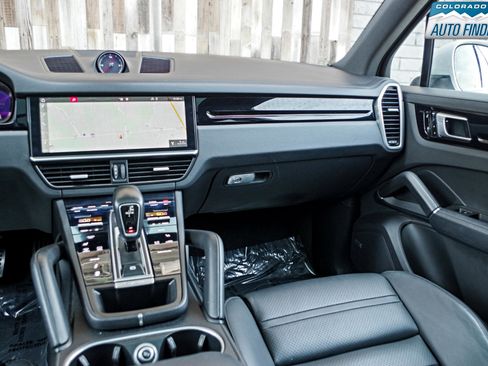 Used 2019 Porsche Cayenne S image 21