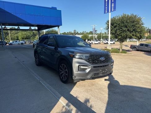 Used 2024 Ford Explorer ST-Line w/ Class IV Trailer Tow Package RWD image 4