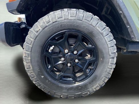 Used 2023 Jeep Gladiator Sport AWD/4WD image 38
