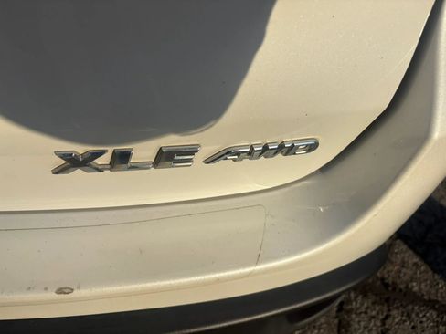 Used 2018 Toyota Highlander XLE image 9