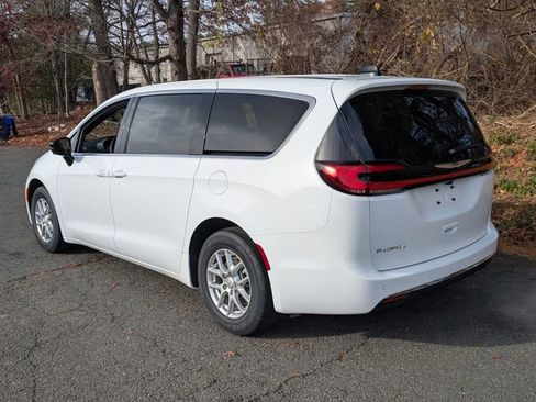 New 2026 Chrysler Pacifica Select FWD image 3
