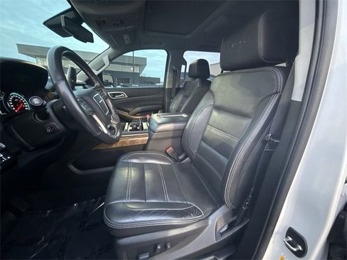 Used 2020 GMC Yukon XL Denali w/ Denali Premium Package image 11