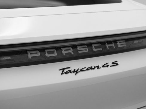 New 2025 Porsche Taycan 4S image 18