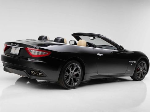 Used 2015 Maserati GranTurismo Convertible RWD image 11
