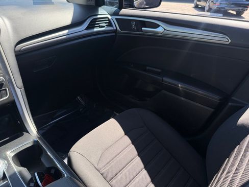 Used 2020 Ford Fusion SE image 16