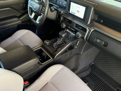 Used 2025 Toyota 4Runner SR5 AWD/4WD image 16