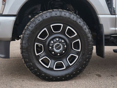 Used 2024 Ford F250 Platinum image 32