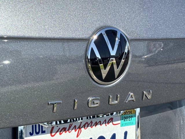 Certified 2024 Volkswagen Tiguan SE R-Line FWD image 31