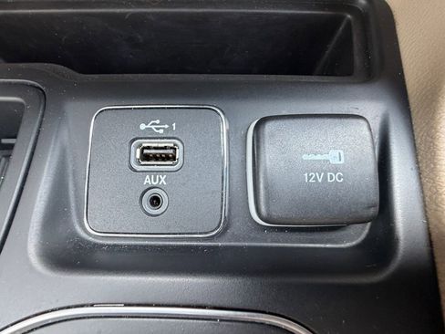 Used 2019 Jeep Cherokee Latitude w/ Popular Appearance Group FWD image 28