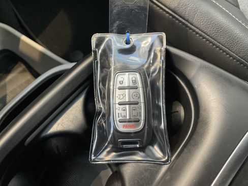 Used 2022 Chrysler Pacifica Touring-L image 36