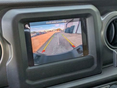 Used 2021 Jeep Gladiator Sport image 23