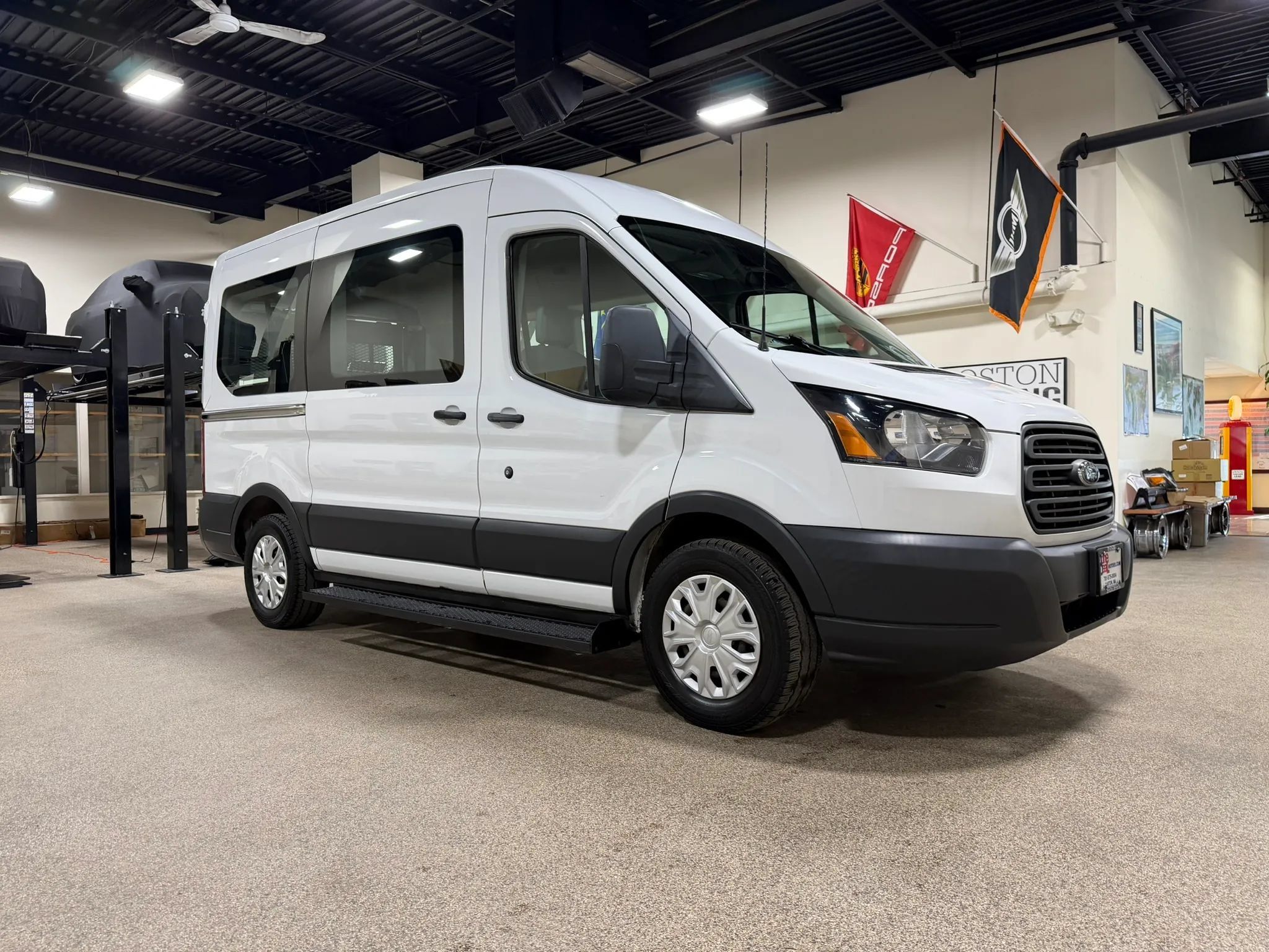 Used 2018 Ford Transit 150 XL RWD image 4
