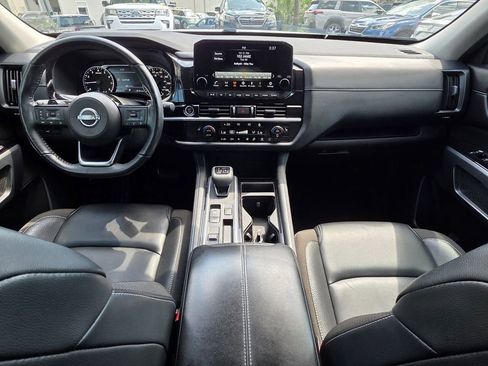 Used 2024 Nissan Pathfinder SL FWD image 10