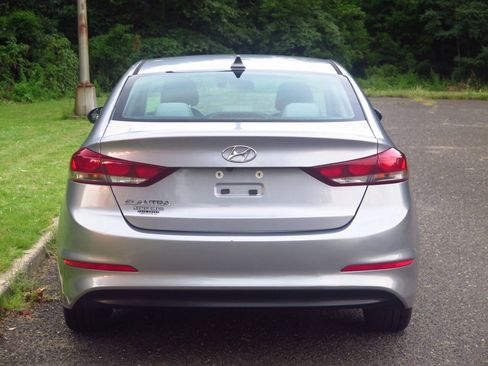 Used 2017 Hyundai Elantra SE FWD image 22
