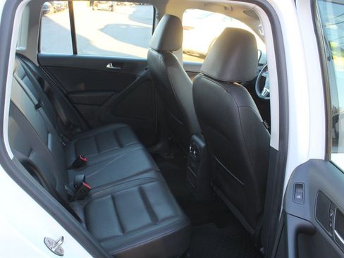 Used 2017 Volkswagen Tiguan S image 13