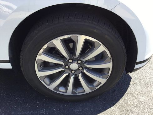 Used 2018 Land Rover Range Rover Velar S image 28