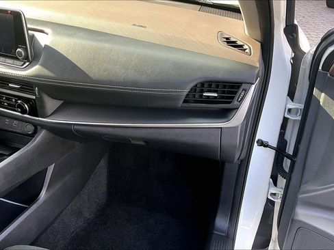 Used 2023 Nissan Rogue S image 24