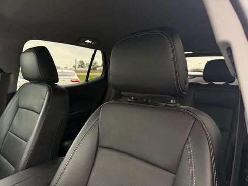 Used 2024 GMC Terrain SLT AWD/4WD image 12