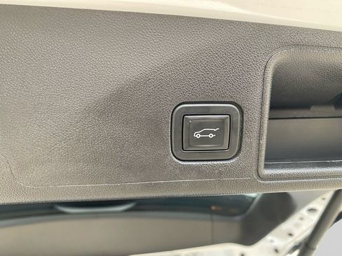 Certified 2023 GMC Terrain SLE w/ Driver Convenience Package AWD/4WD image 33
