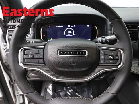 Used 2024 Jeep Wagoneer L Series II RWD image 10