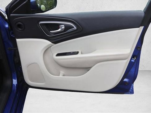 Used 2015 Chrysler 200 Limited FWD image 28