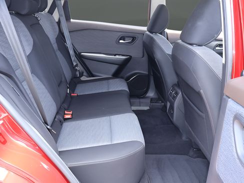 Used 2021 Nissan Rogue SV AWD/4WD image 25