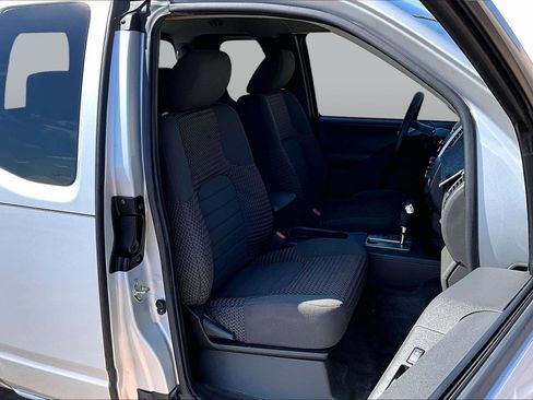 Used 2018 Nissan Frontier SV w/ Value Truck Package AWD/4WD image 7