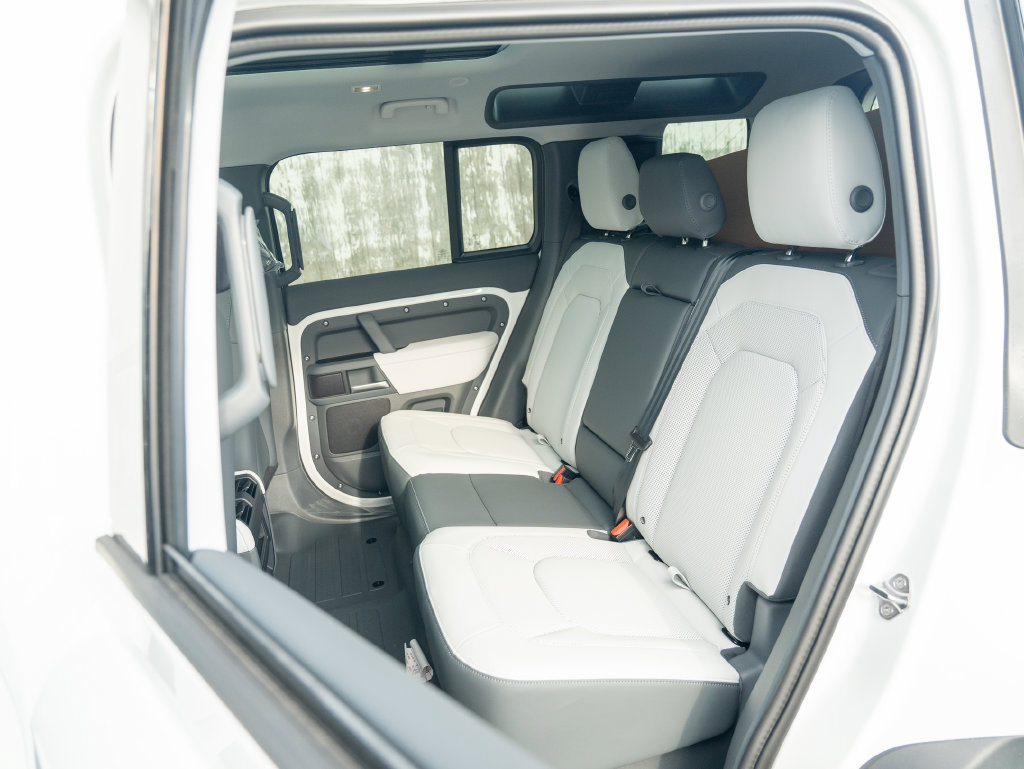 New 2026 Land Rover Defender 110 S AWD/4WD image 23