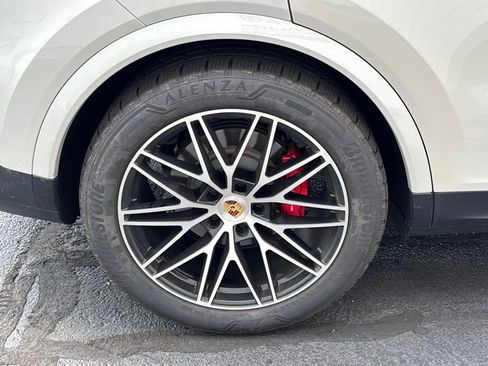 Used 2024 Porsche Cayenne S AWD/4WD image 27