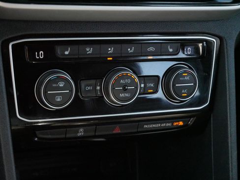 Certified 2022 Volkswagen Atlas Cross Sport SEL R-Line AWD/4WD image 25