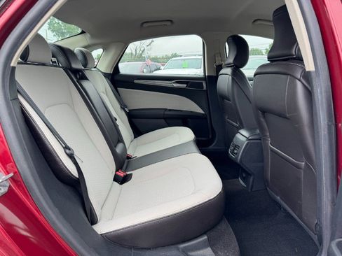 Used 2019 Ford Fusion SE w/ Equipment Group 151A FWD image 17