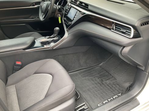 Used 2018 Toyota Camry LE FWD image 24
