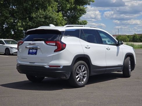 Used 2024 GMC Terrain SLT FWD image 17